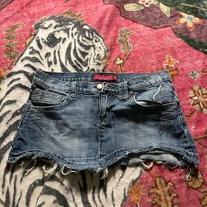 SO Stretch Denim Skirt with Frayed Hem